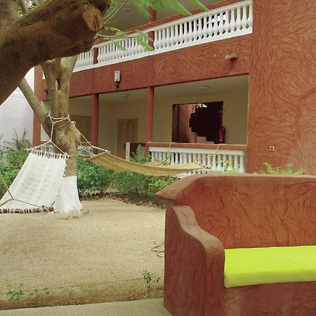 Le Lion Dort Hotel Somone Buitenkant foto