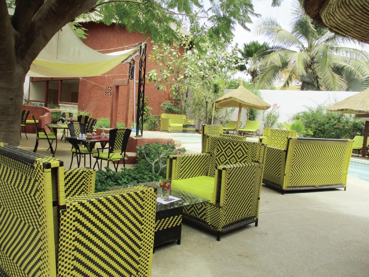 Le Lion Dort Hotel Somone Buitenkant foto