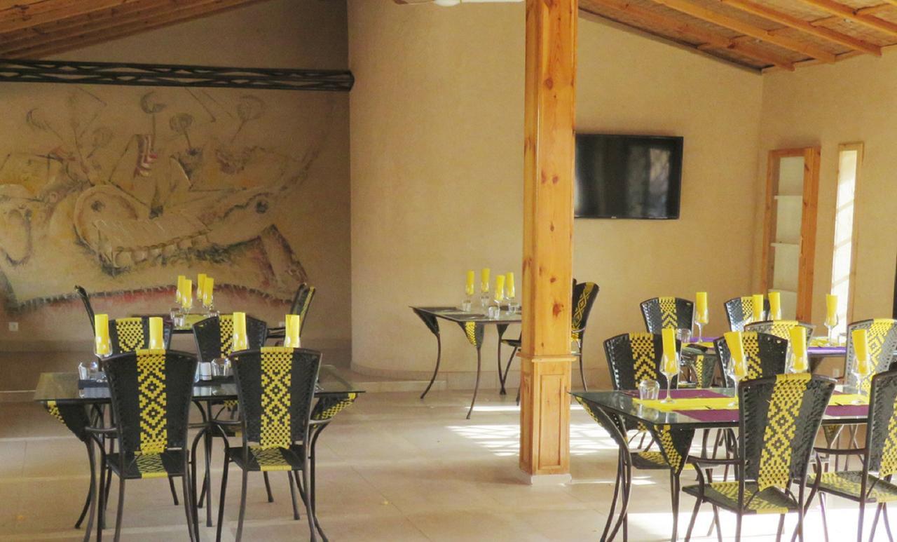 Le Lion Dort Hotel Somone Buitenkant foto
