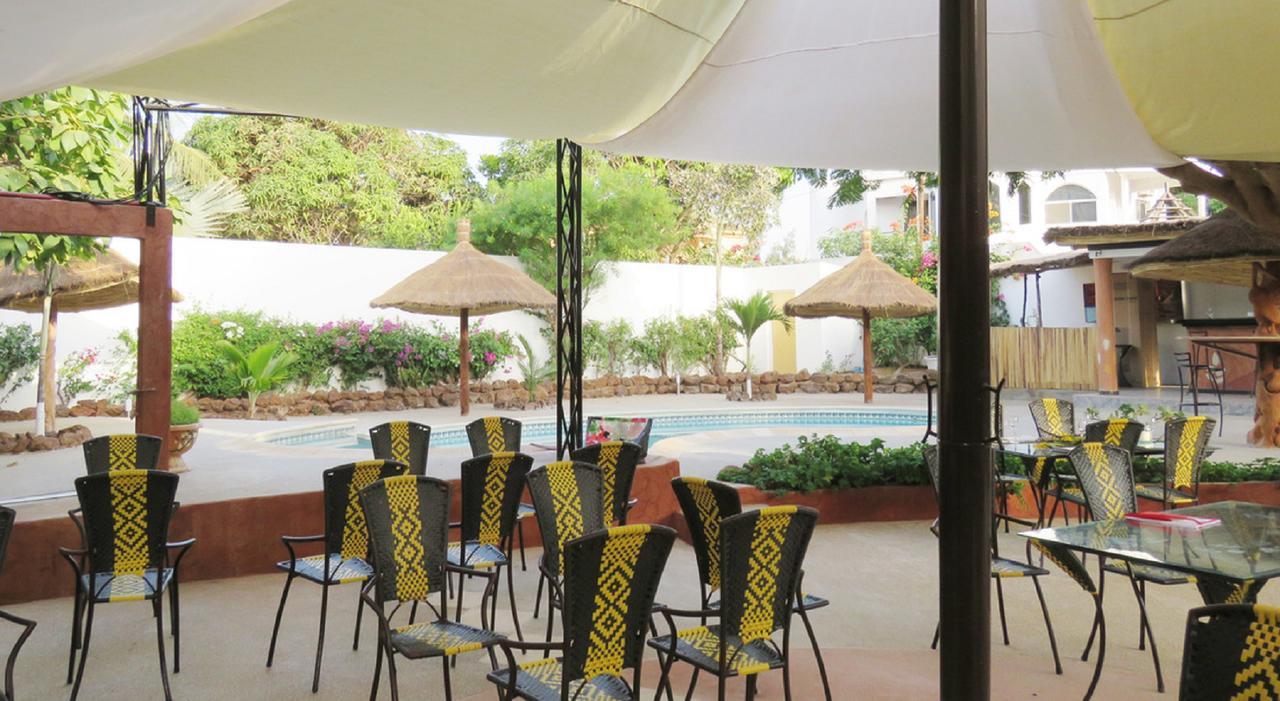 Le Lion Dort Hotel Somone Buitenkant foto