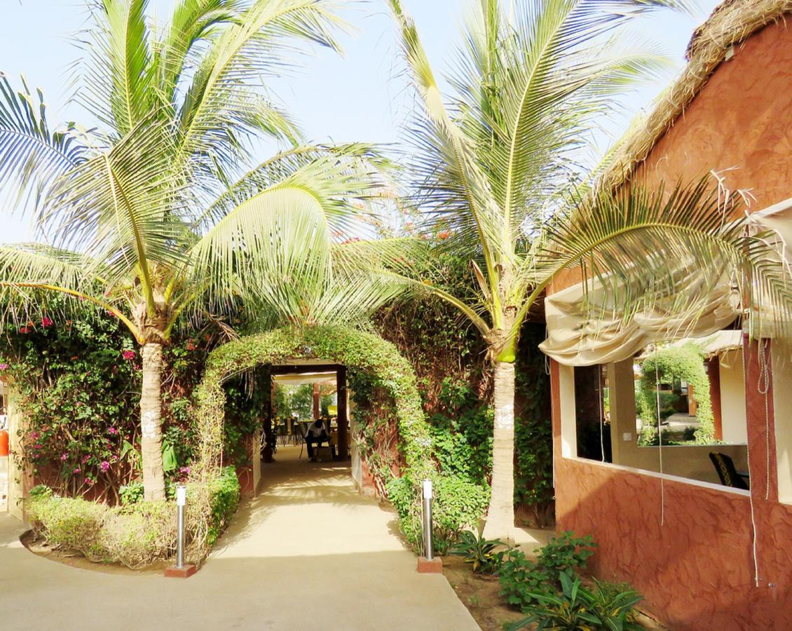 Le Lion Dort Hotel Somone Buitenkant foto
