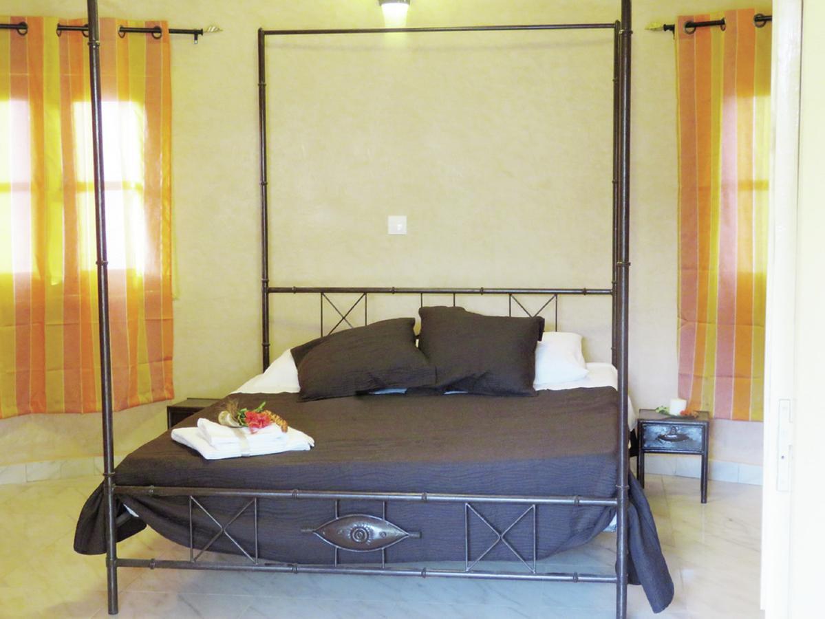 Le Lion Dort Hotel Somone Buitenkant foto
